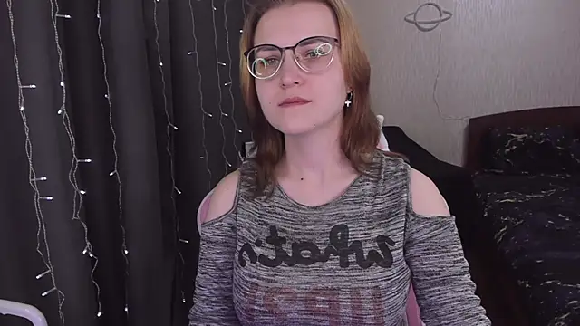 Snapshot of MissBrightShine chatting on 03.18.25 MissBrightShine online show from 03.18.25