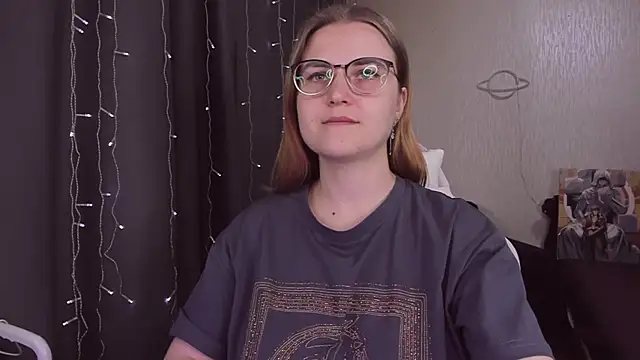 Snapshot of MissBrightShine chatting on 09.20.25 MissBrightShine online show from 09.20.25