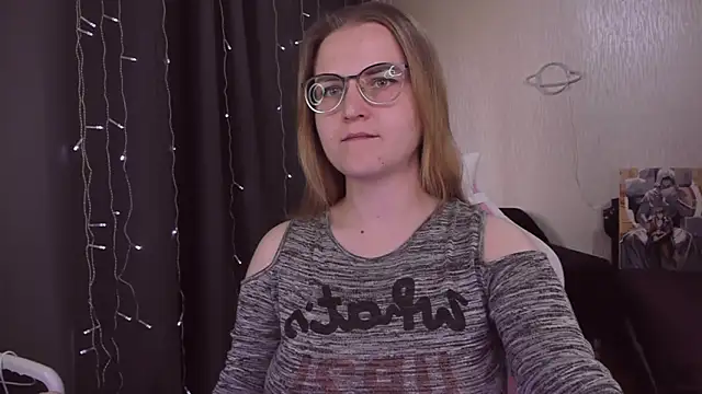 Snapshot of MissBrightShine chatting on 09.23.25 MissBrightShine online show from 09.23.25