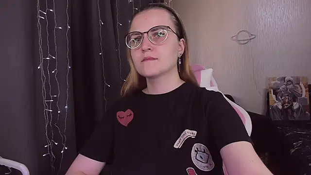 Snapshot of MissBrightShine chatting on 10.07.25 MissBrightShine online show from 10.07.25