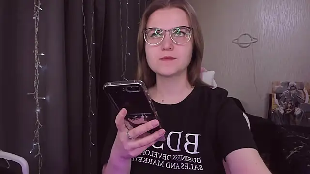 Snapshot of MissBrightShine chatting on 10.14.25 MissBrightShine online show from 10.14.25