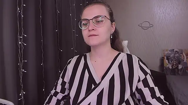 Snapshot of MissBrightShine chatting on 11.01.25 MissBrightShine online show from 11.01.25