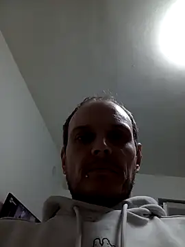 Snapshot of Ilovesquirt84 chatting on 05.11.26 Ilovesquirt84 online show from 05.11.26