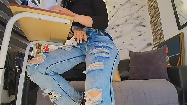 Sophie LittleS online show from 05.08.26