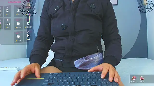 Snapshot of sarita_duque chatting on 04.10.26 sarita duque online show from 04.10.26