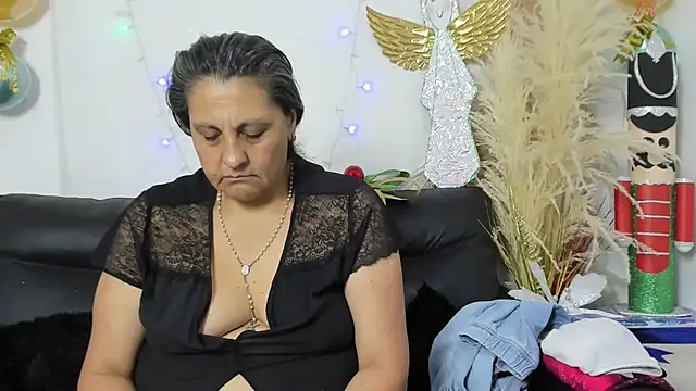 merlyna goldens online show from 12.15.25