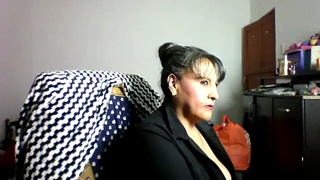 Snapshot of merlyna_goldens chatting on 05.26.26 merlyna goldens online show from 05.26.26