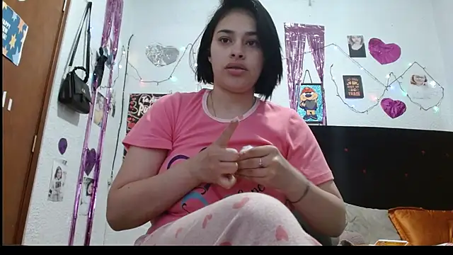 Snapshot of Saray_extrovert_ chatting on 01.21.25 Saray extrovert online show from 01.21.25