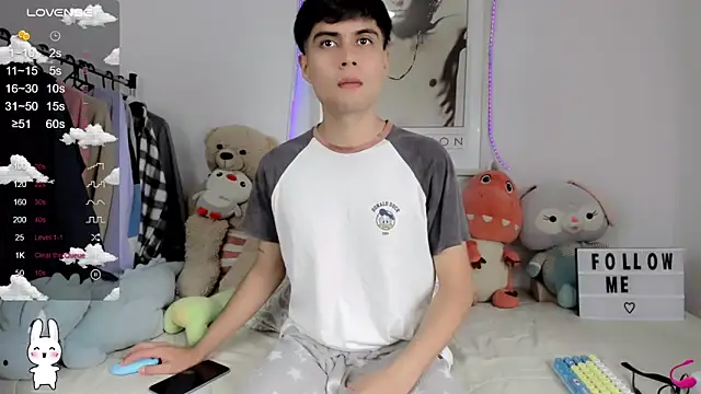 Snapshot of lucas_cute chatting on 02.19.25 lucas cute online show from 02.19.25