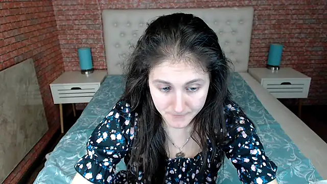 Snapshot of Holliy_Cooper chatting on 03.18.25 Holliy Cooper online show from 03.18.25