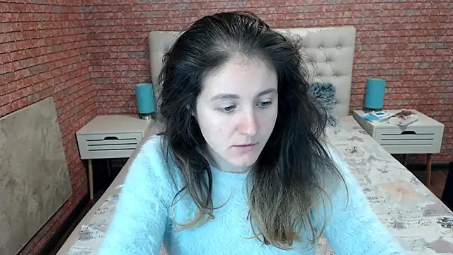 Snapshot of Holliy_Cooper chatting on 10.17.25 Holliy Cooper online show from 10.17.25