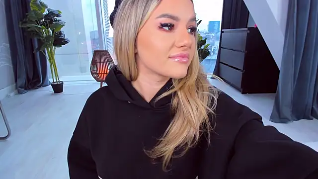 Snapshot of SpoilM3Mor3 chatting on 02.06.25 SpoilM3Mor3 online show from 02.06.25