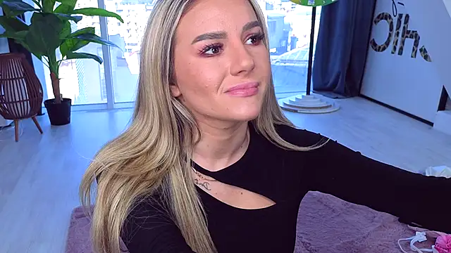 Snapshot of SpoilM3Mor3 chatting on 10.20.25 SpoilM3Mor3 online show from 10.20.25