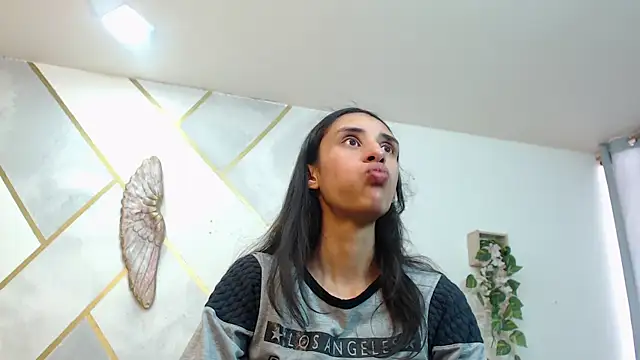 Snapshot of RoxanaCyrano_ chatting on 11.04.25 RoxanaCyrano online show from 11.04.25