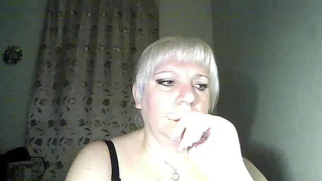 Snapshot of MeilomaWesa chatting on 11.17.25 MeilomaWesa online show from 11.17.25