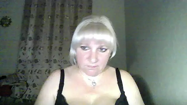 Snapshot of MeilomaWesa chatting on 11.25.25 MeilomaWesa online show from 11.25.25