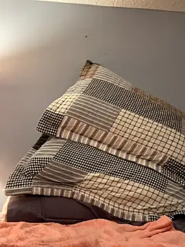 Snapshot of Dylanyes chatting on 09.18.25 Dylanyes online show from 09.18.25