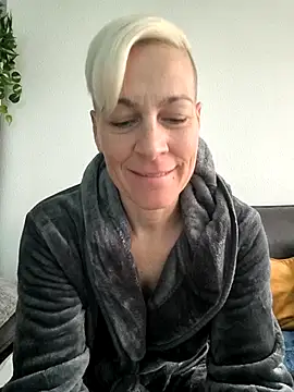 DarleenHot online show from 10.25.25