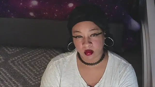 Snapshot of temptressbeauty24 chatting on 12.08.24 temptressbeauty24 online show from 12.08.24