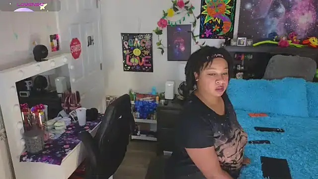 Snapshot of temptressbeauty24 chatting on 09.13.25 temptressbeauty24 online show from 09.13.25