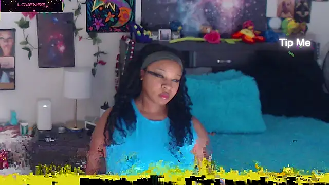 Snapshot of temptressbeauty24 chatting on 11.20.25 temptressbeauty24 online show from 11.20.25