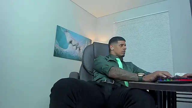 Snapshot of vincen_jose chatting on 05.16.26 vincen jose online show from 05.16.26