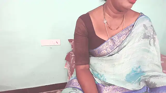 Snapshot of shrutitelugu69 chatting on 06.05.26 shrutitelugu69 online show from 06.05.26