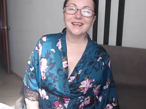 Snapshot of Alma44 chatting on 05.20.26 Alma44 online show from 05.20.26