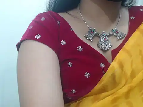 Snapshot of Lovely_Siri_23 chatting on 04.25.26 Lovely Siri 23 online show from 04.25.26