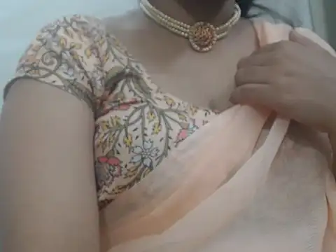 Snapshot of Lovely_Siri_23 chatting on 05.18.26 Lovely Siri 23 online show from 05.18.26