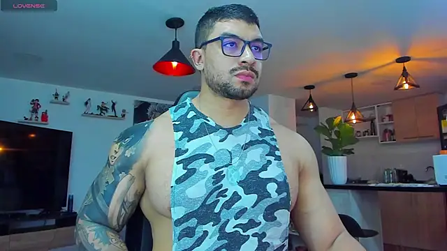 Snapshot of Michael_Diamond chatting on 03.10.25 Michael Diamond online show from 03.10.25