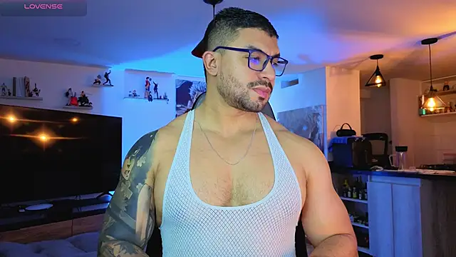 Snapshot of Michael_Diamond chatting on 10.02.25 Michael Diamond online show from 10.02.25