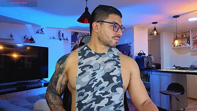 Snapshot of Michael_Diamond chatting on 10.15.25 Michael Diamond online show from 10.15.25