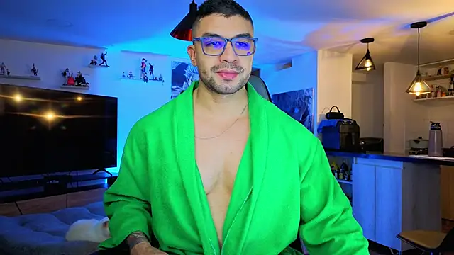 Snapshot of Michael_Diamond chatting on 10.24.25 Michael Diamond online show from 10.24.25