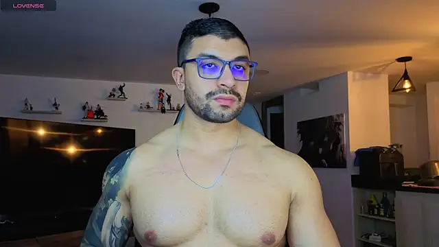 Snapshot of Michael_Diamond chatting on 11.05.25 Michael Diamond online show from 11.05.25