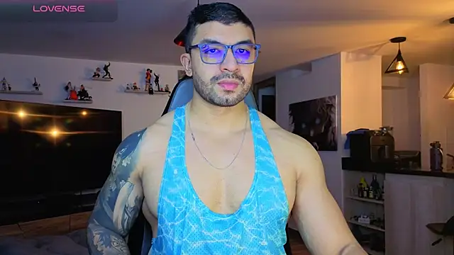 Snapshot of Michael_Diamond chatting on 11.06.25 Michael Diamond online show from 11.06.25