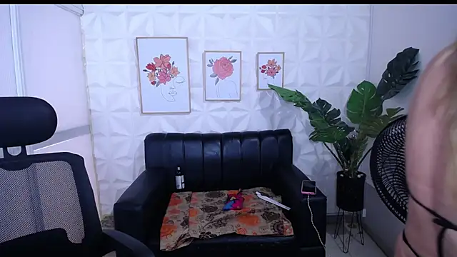 Valentinaa mature online show from 01.16.26