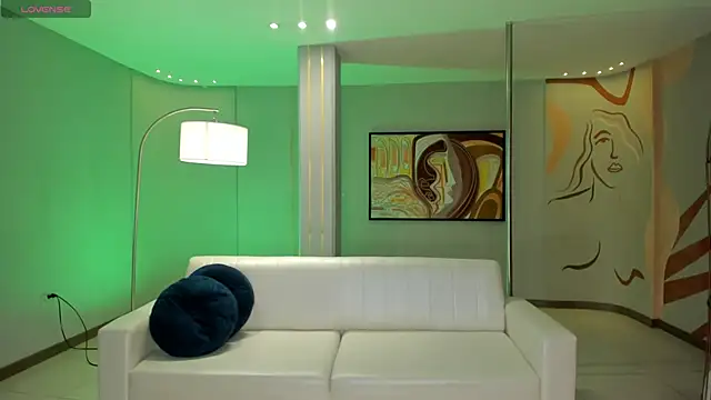 LizzHamilton   online show from 10.07.25