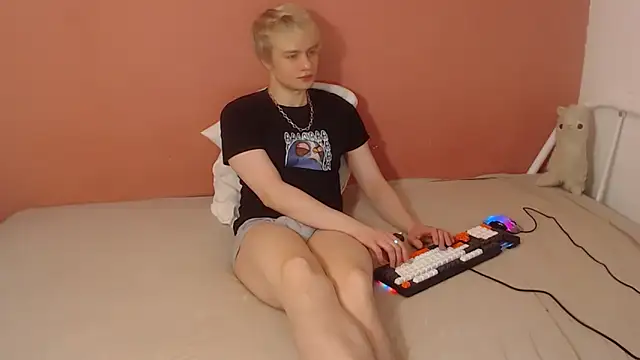 Oliver sweet  online show from 04.08.26