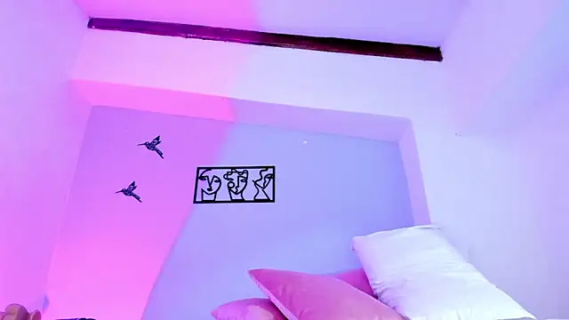 Laura Torres18 online show from 02.15.25