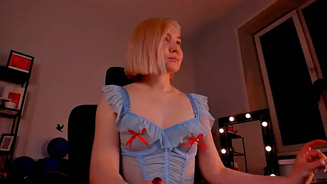 Snapshot of ReiYosimoto chatting on 01.10.25 ReiYosimoto online show from 01.10.25