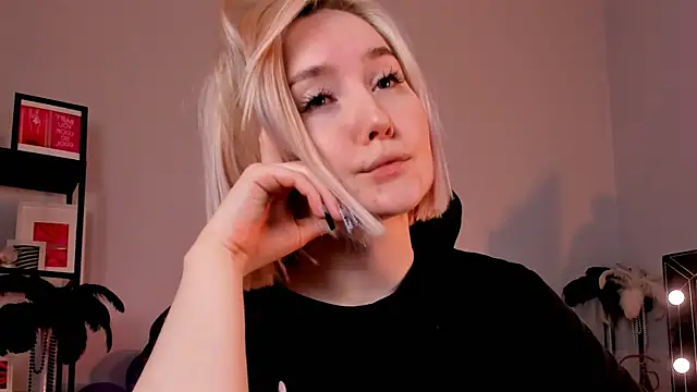 Snapshot of ReiYosimoto chatting on 01.18.25 ReiYosimoto online show from 01.18.25