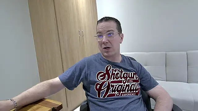 BrettJ81 online show from 01.07.25