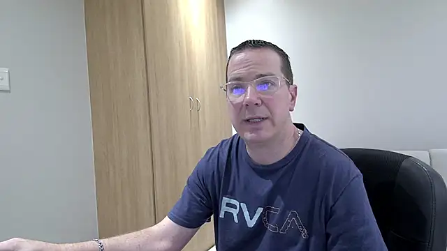 BrettJ81 online show from 09.28.25