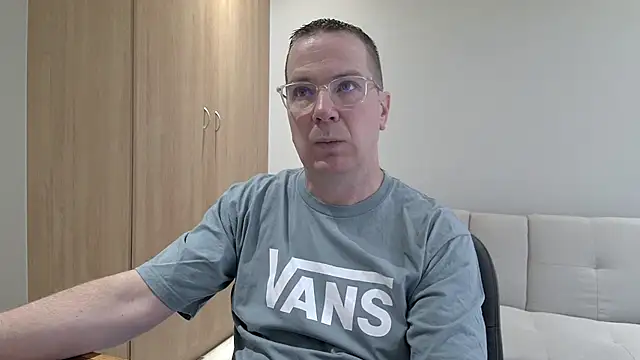 BrettJ81 online show from 12.04.25