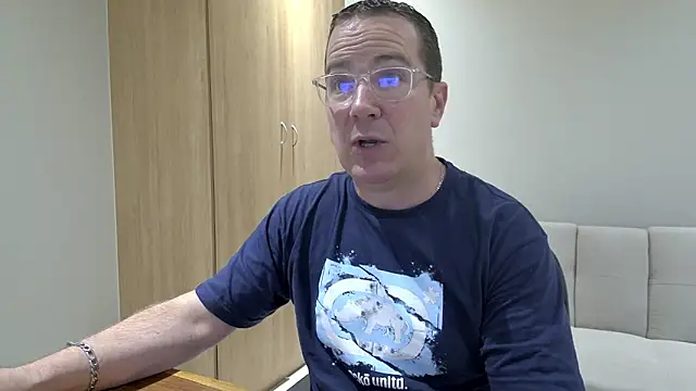 BrettJ81 online show from 01.10.26