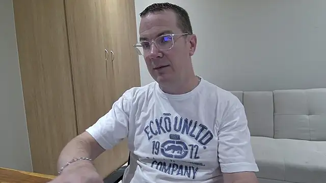 BrettJ81 online show from 03.26.26