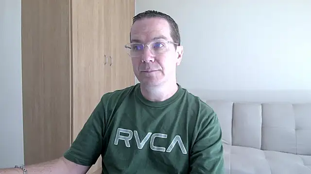 BrettJ81 online show from 04.18.26