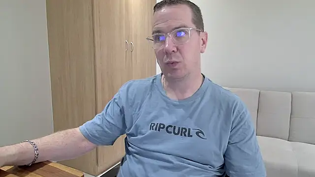 Snapshot of BrettJ81 chatting on 04.28.26 BrettJ81 online show from 04.28.26