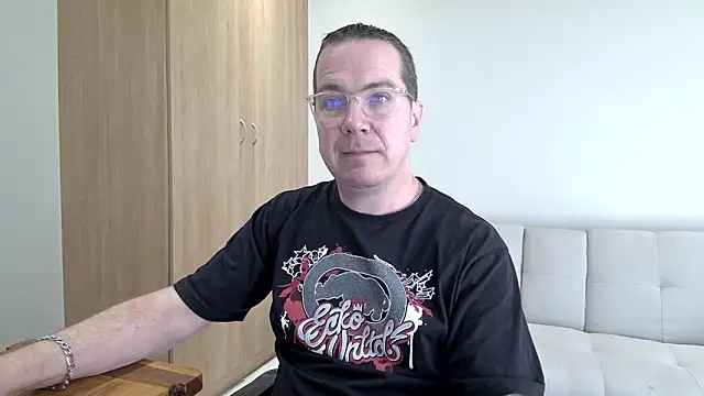 Snapshot of BrettJ81 chatting on 05.02.26 BrettJ81 online show from 05.02.26